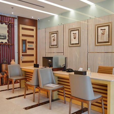 Tulip Al Barsha Hotel Apartment Dubái Exterior foto