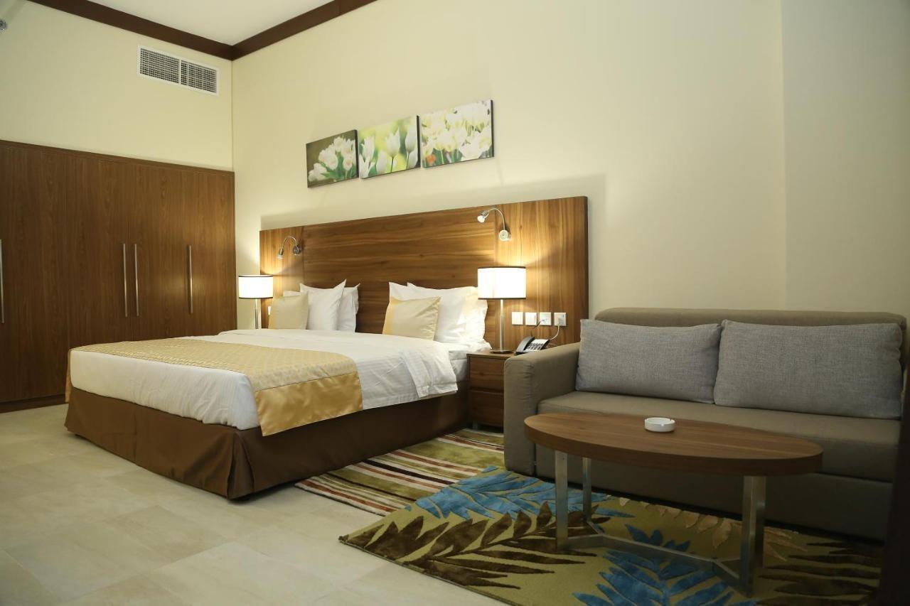 Tulip Al Barsha Hotel Apartment Dubái Exterior foto