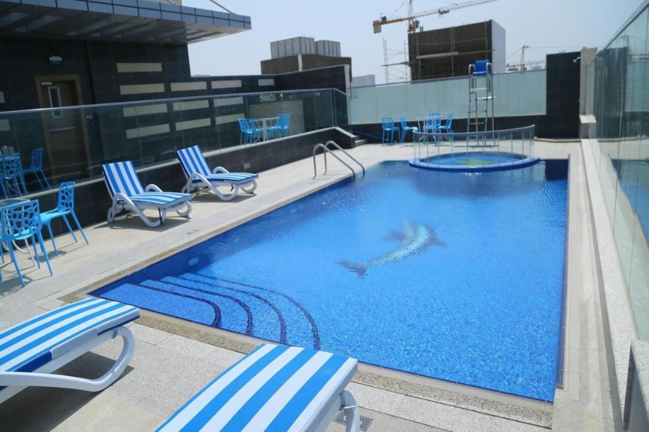 Tulip Al Barsha Hotel Apartment Dubái Exterior foto