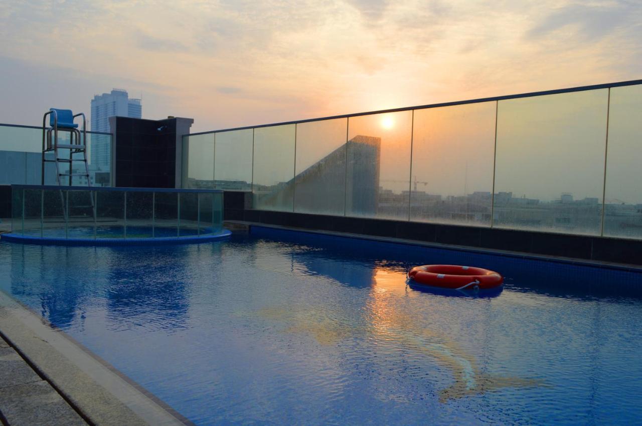 Tulip Al Barsha Hotel Apartment Dubái Exterior foto