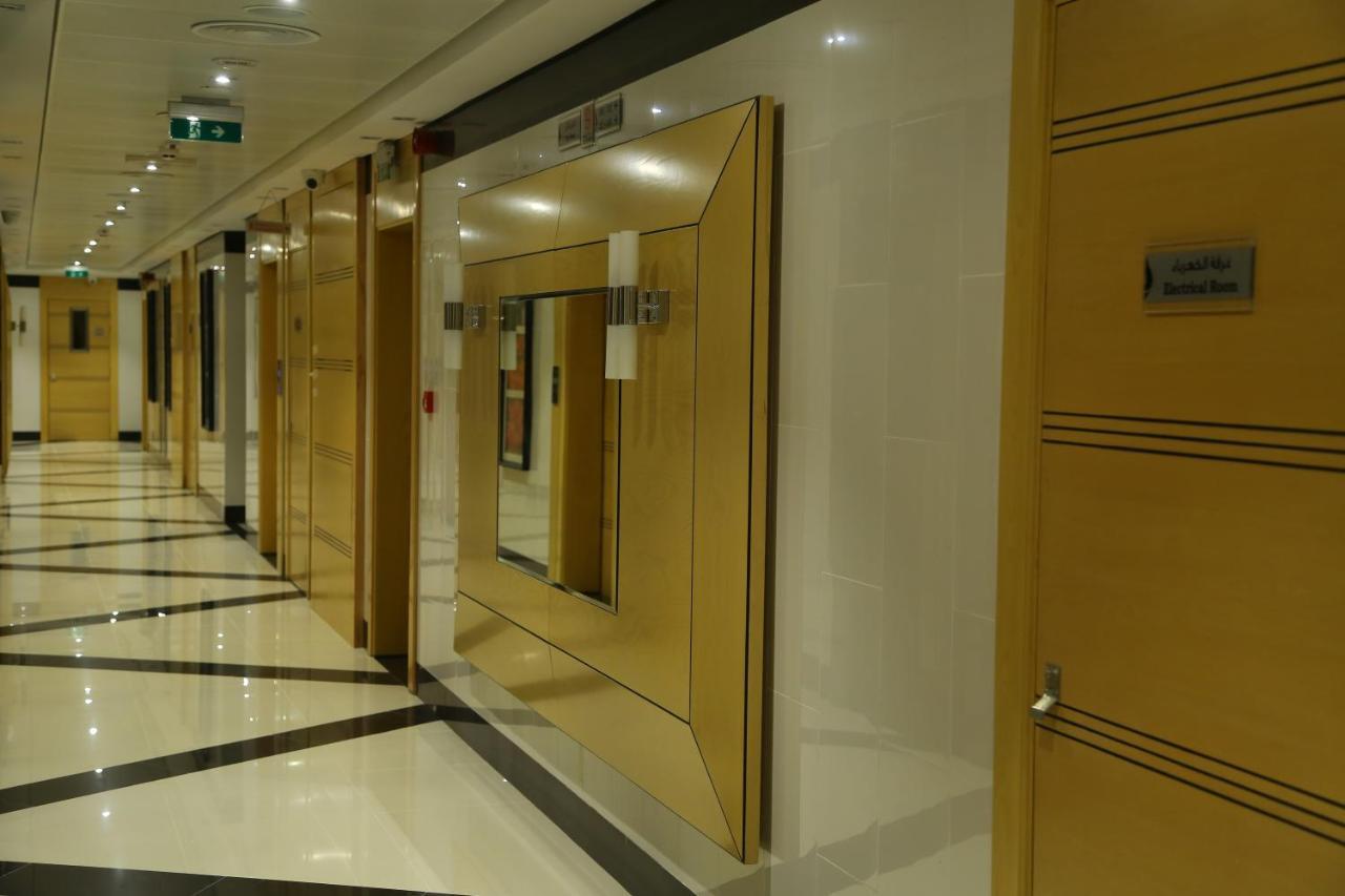 Tulip Al Barsha Hotel Apartment Dubái Exterior foto