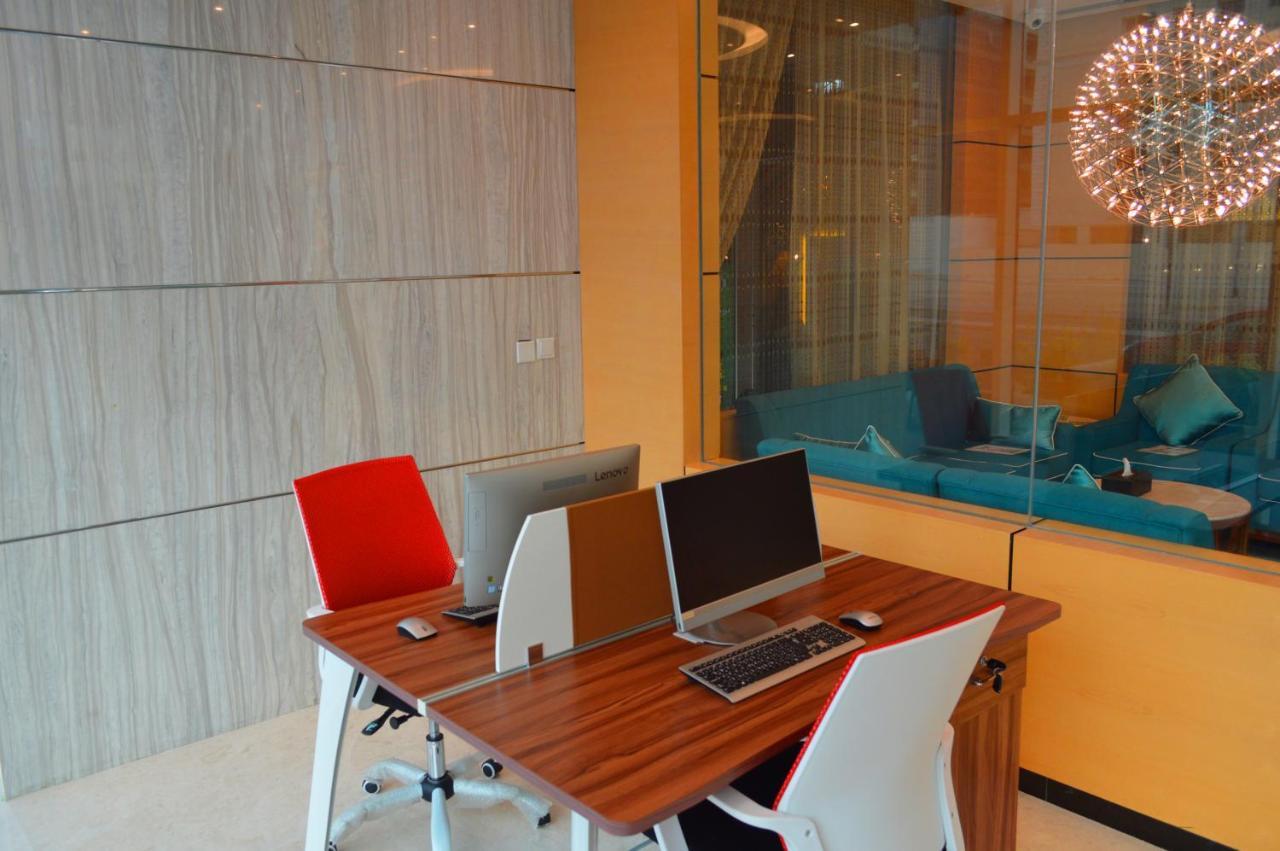 Tulip Al Barsha Hotel Apartment Dubái Exterior foto