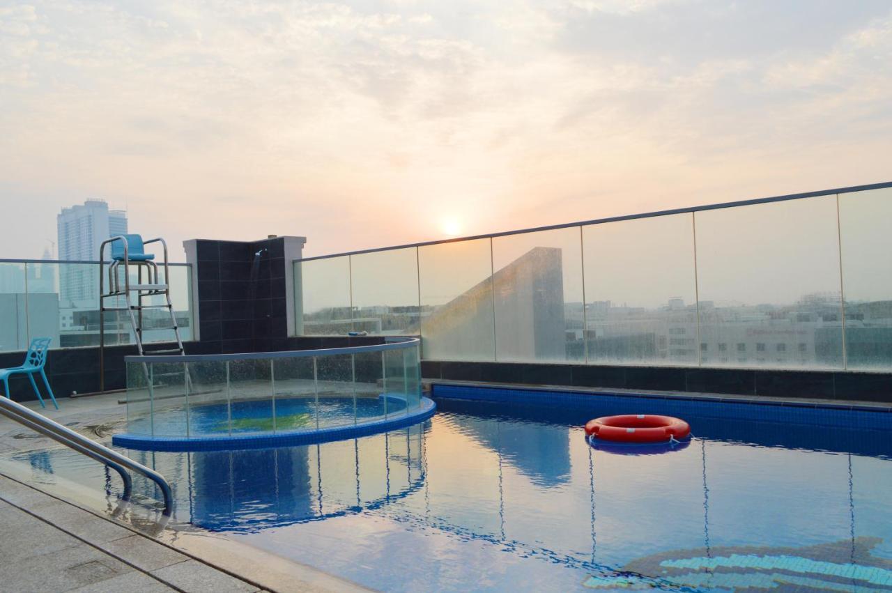 Tulip Al Barsha Hotel Apartment Dubái Exterior foto
