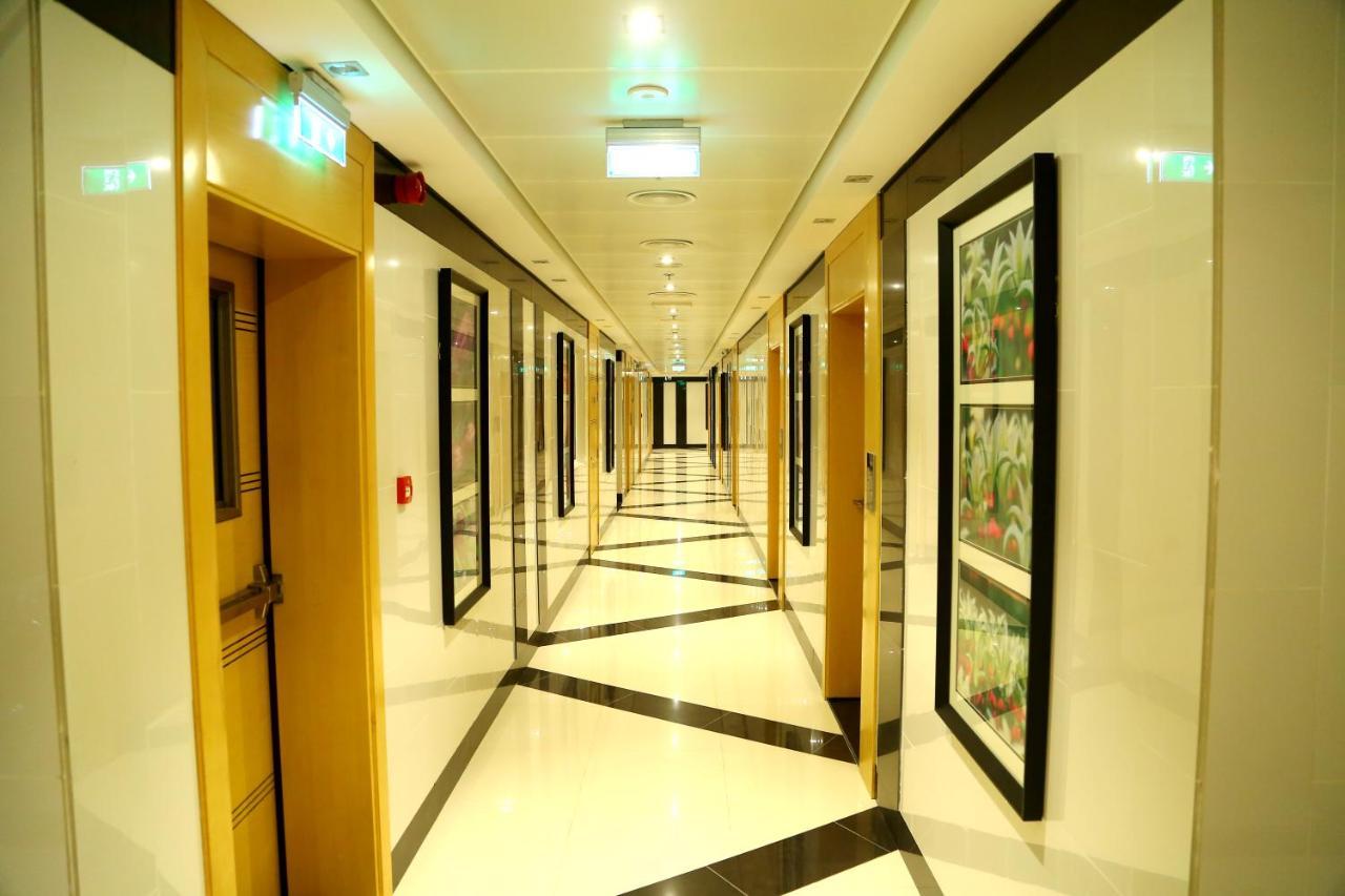 Tulip Al Barsha Hotel Apartment Dubái Exterior foto