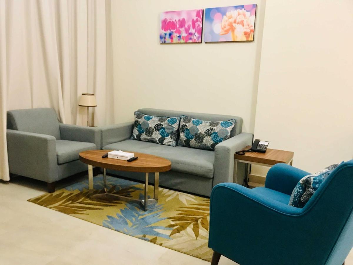 Tulip Al Barsha Hotel Apartment Dubái Exterior foto