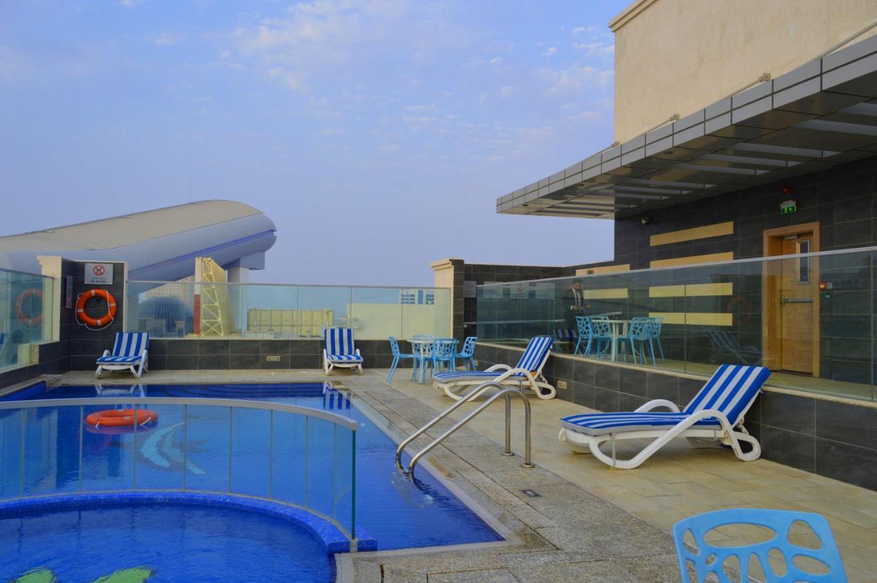 Tulip Al Barsha Hotel Apartment Dubái Exterior foto