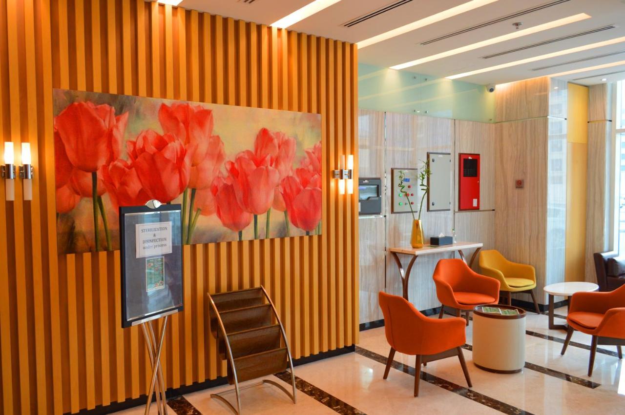 Tulip Al Barsha Hotel Apartment Dubái Exterior foto