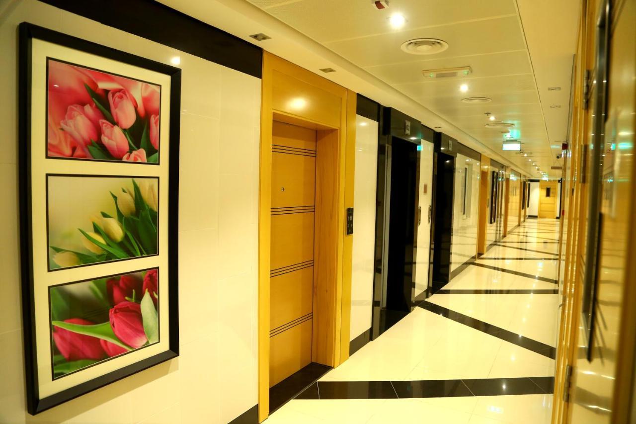 Tulip Al Barsha Hotel Apartment Dubái Exterior foto