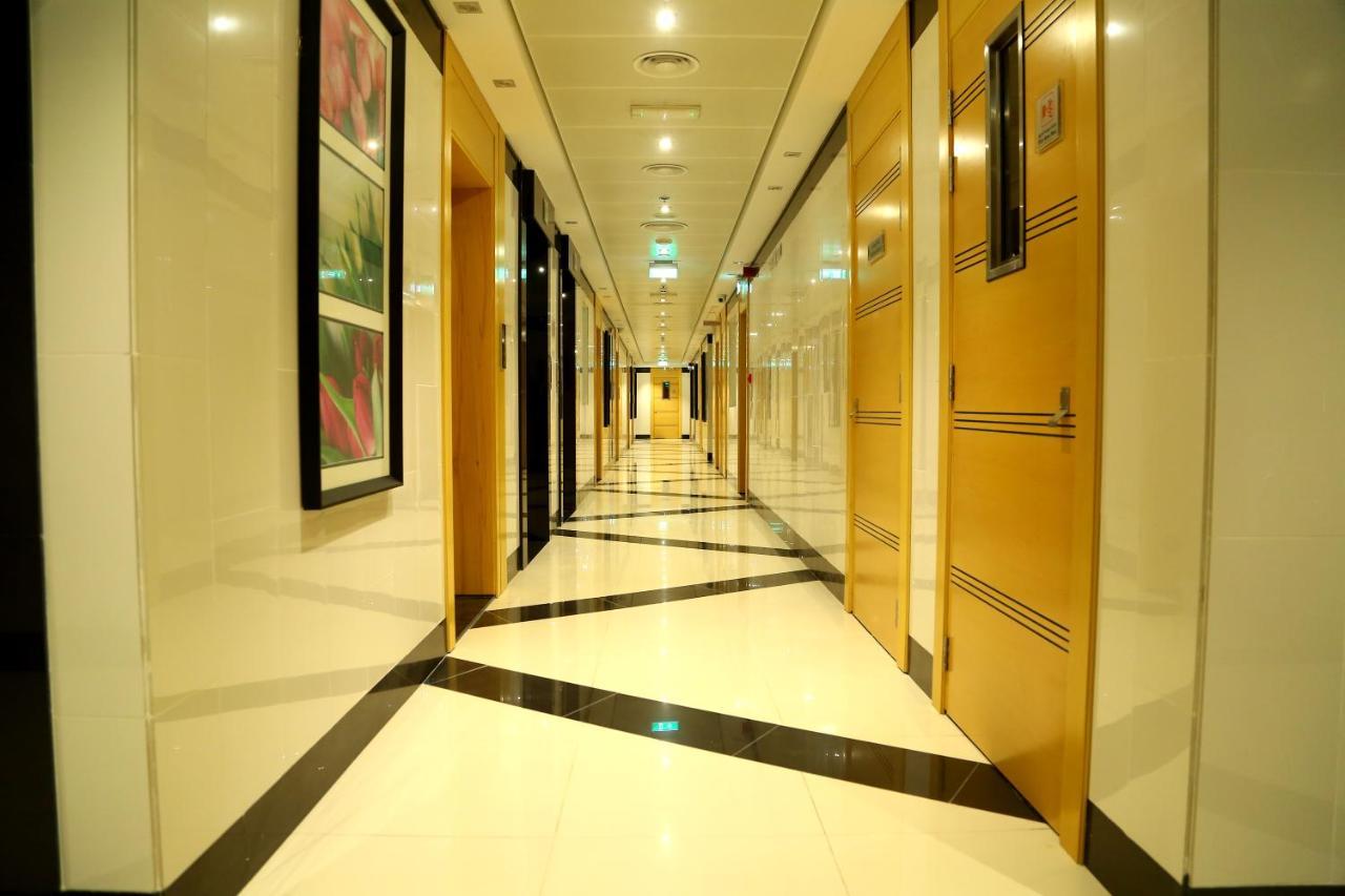 Tulip Al Barsha Hotel Apartment Dubái Exterior foto