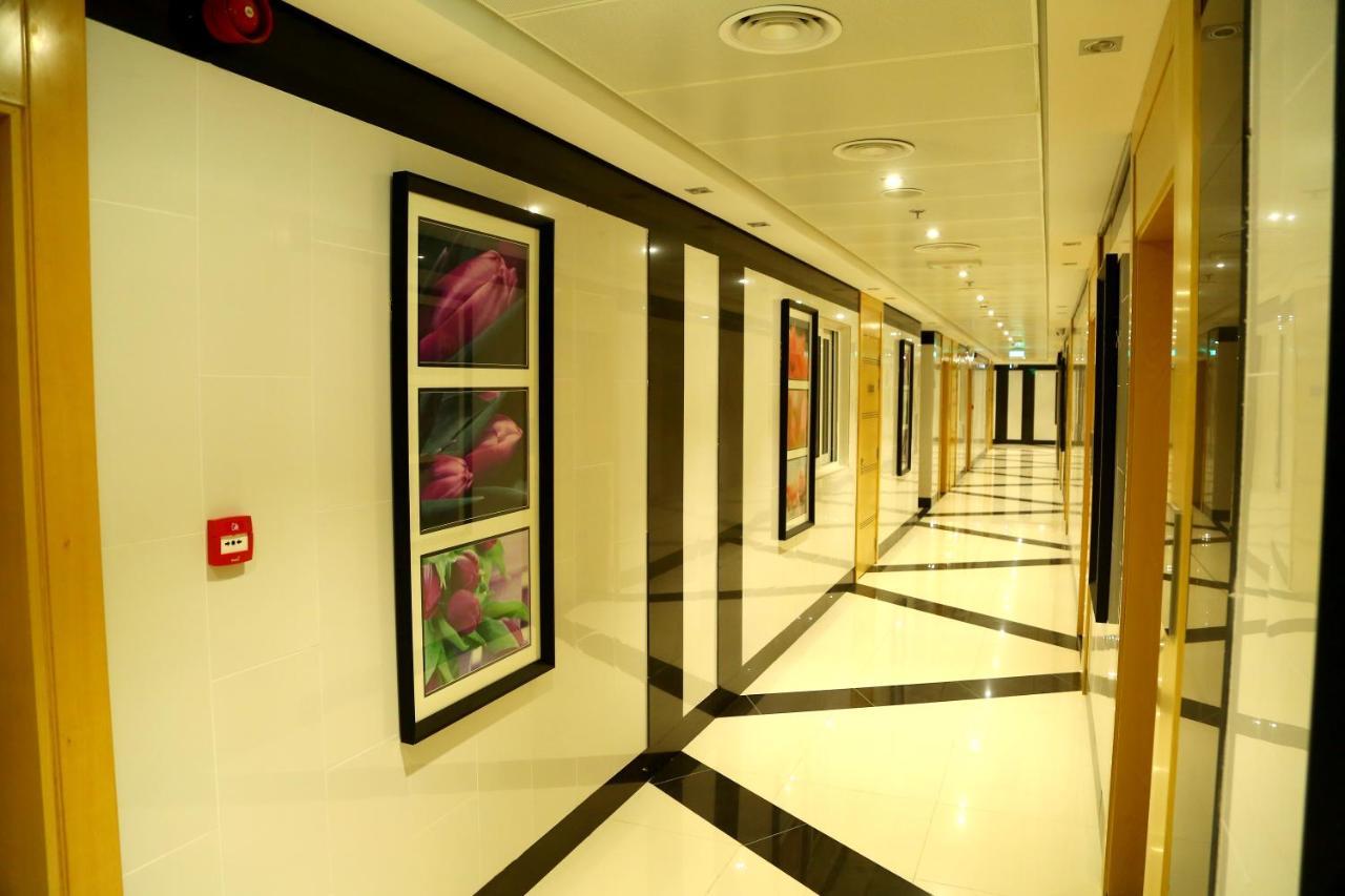 Tulip Al Barsha Hotel Apartment Dubái Exterior foto