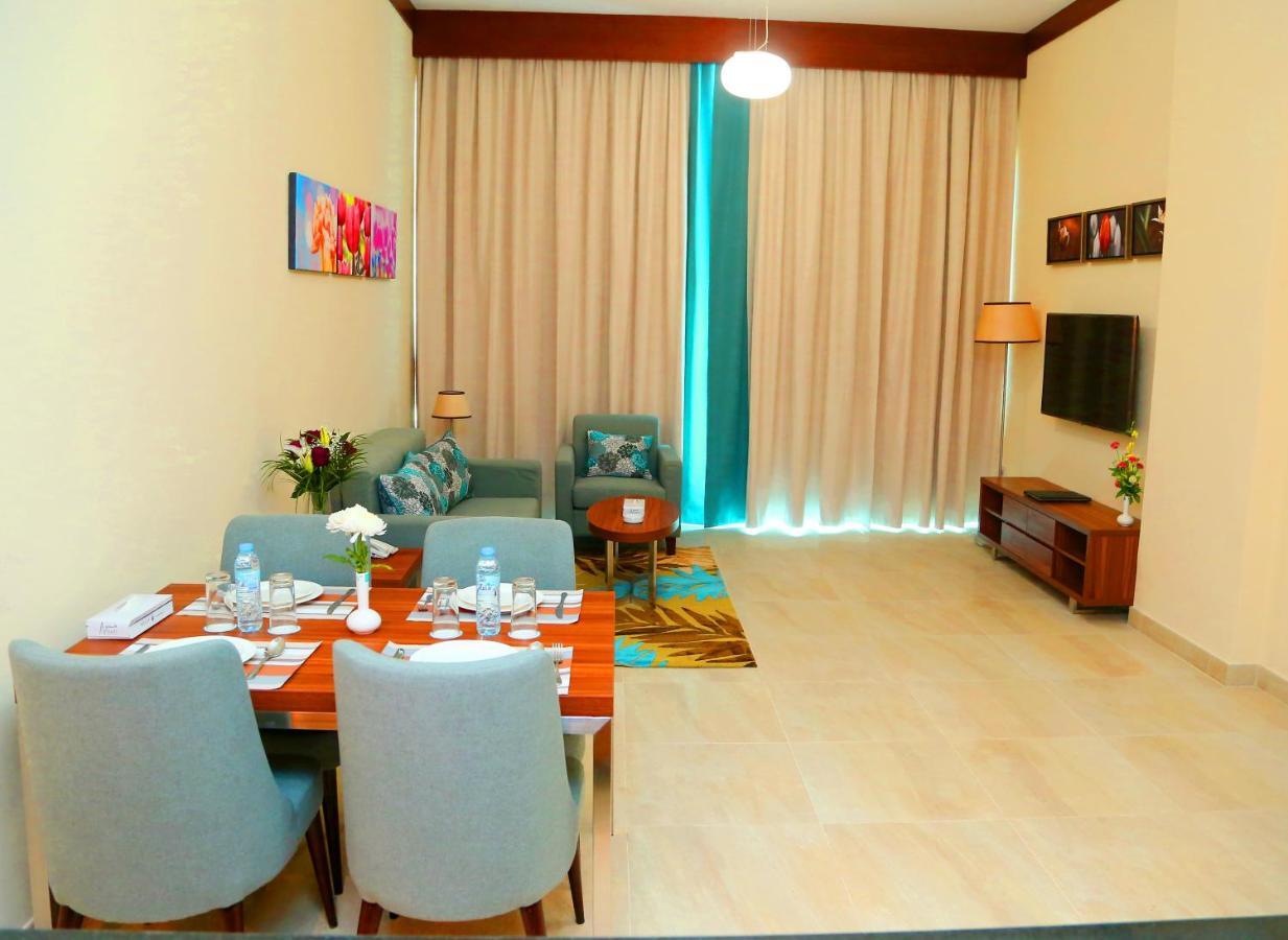 Tulip Al Barsha Hotel Apartment Dubái Exterior foto