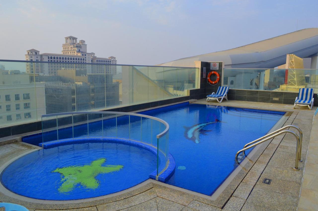 Tulip Al Barsha Hotel Apartment Dubái Exterior foto