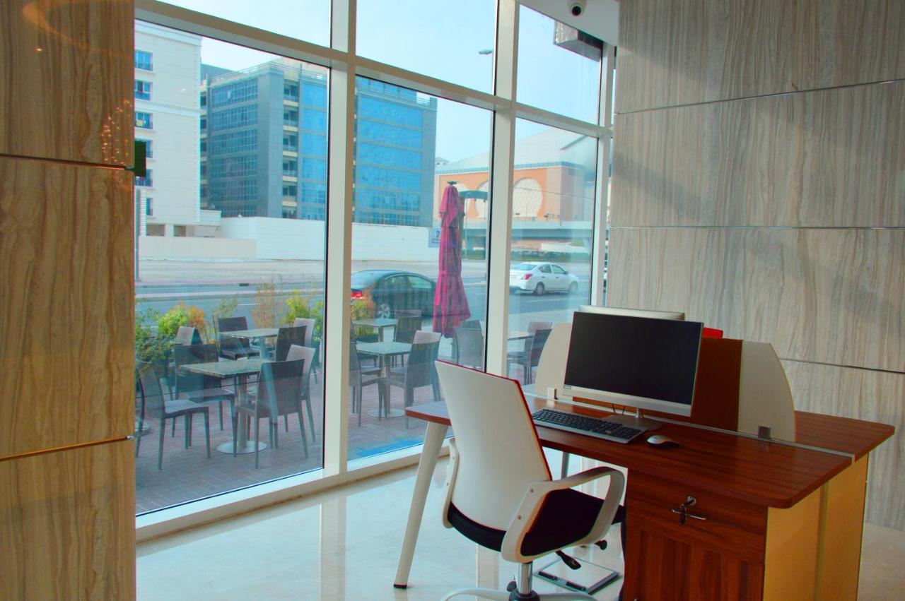 Tulip Al Barsha Hotel Apartment Dubái Exterior foto