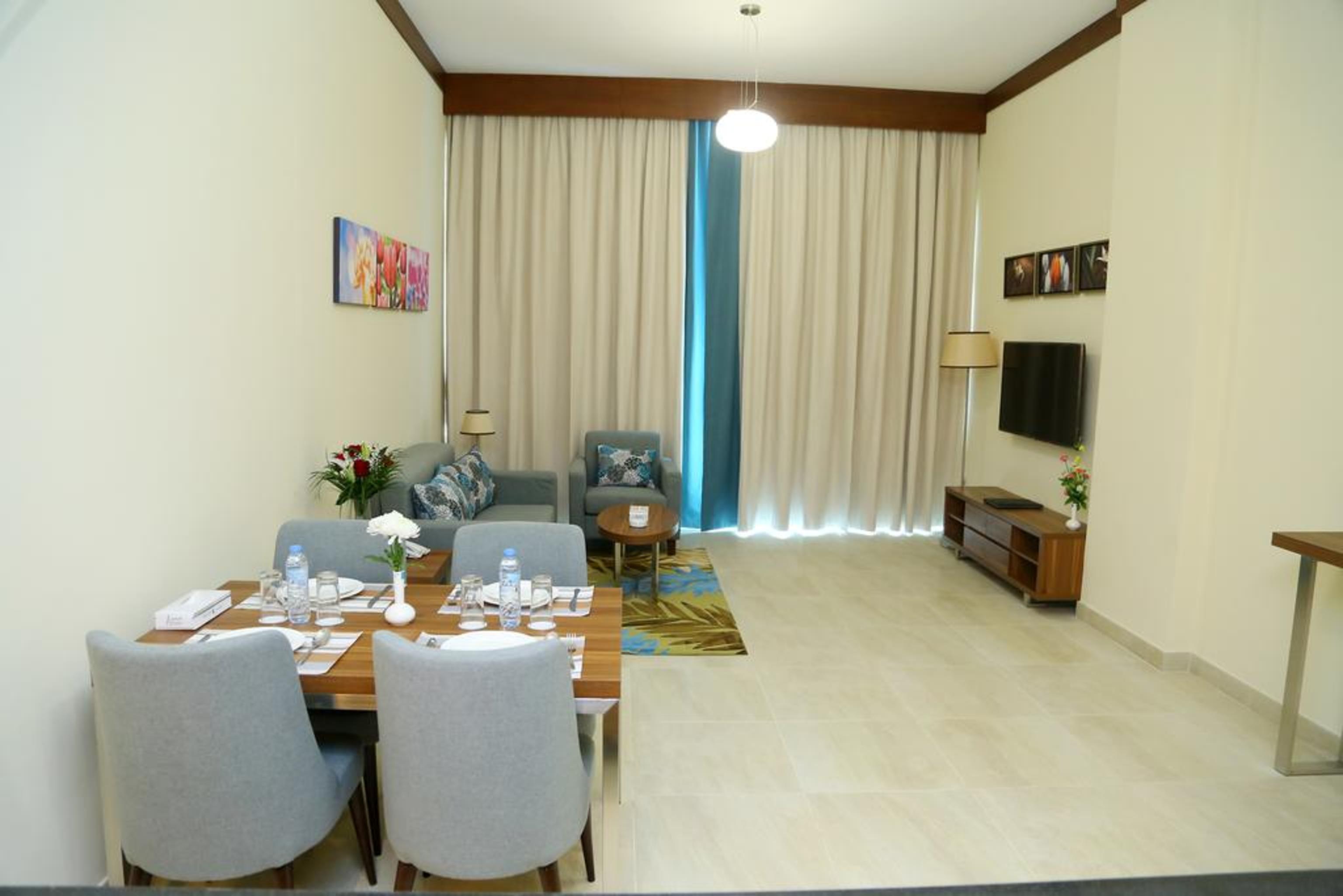Tulip Al Barsha Hotel Apartment Dubái Exterior foto