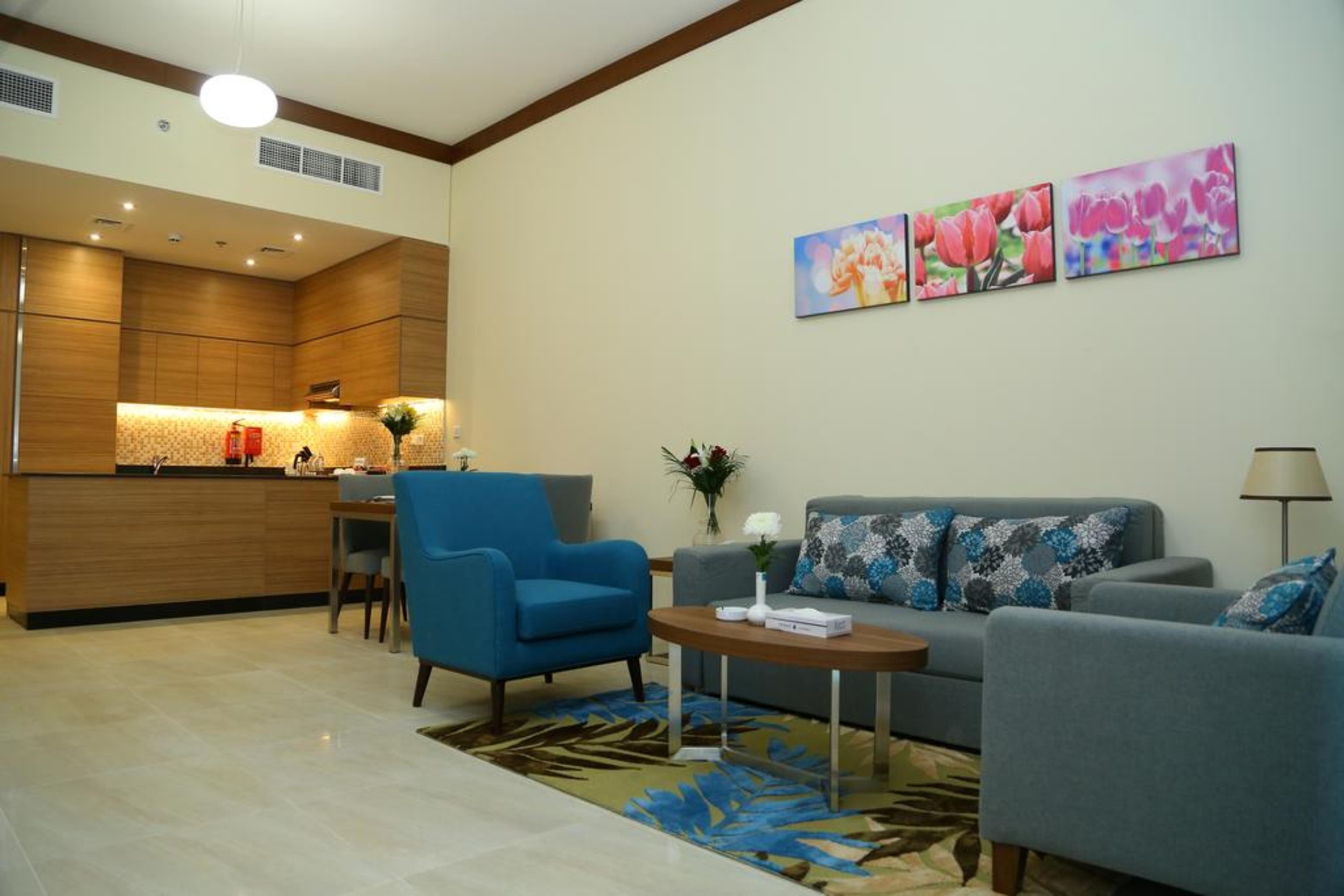 Tulip Al Barsha Hotel Apartment Dubái Exterior foto