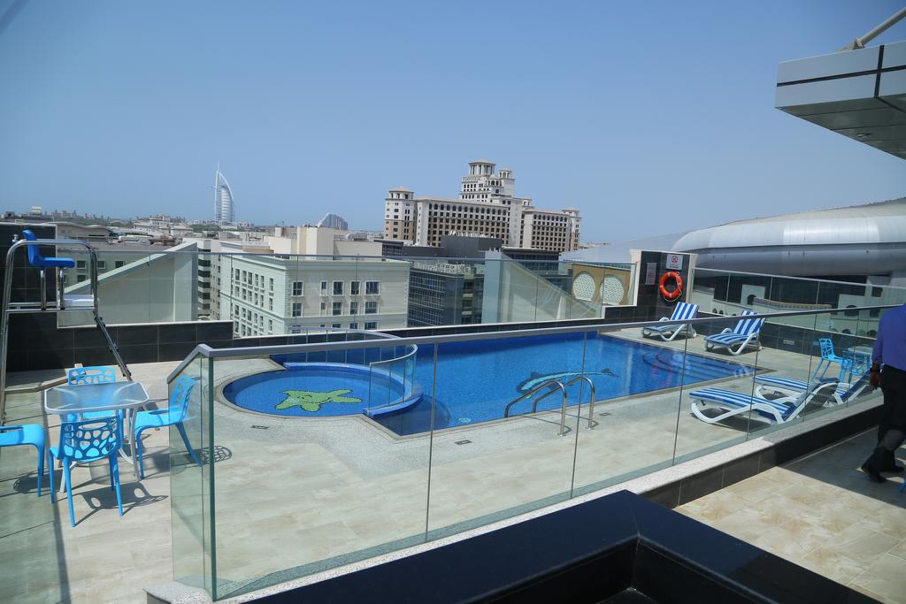 Tulip Al Barsha Hotel Apartment Dubái Exterior foto