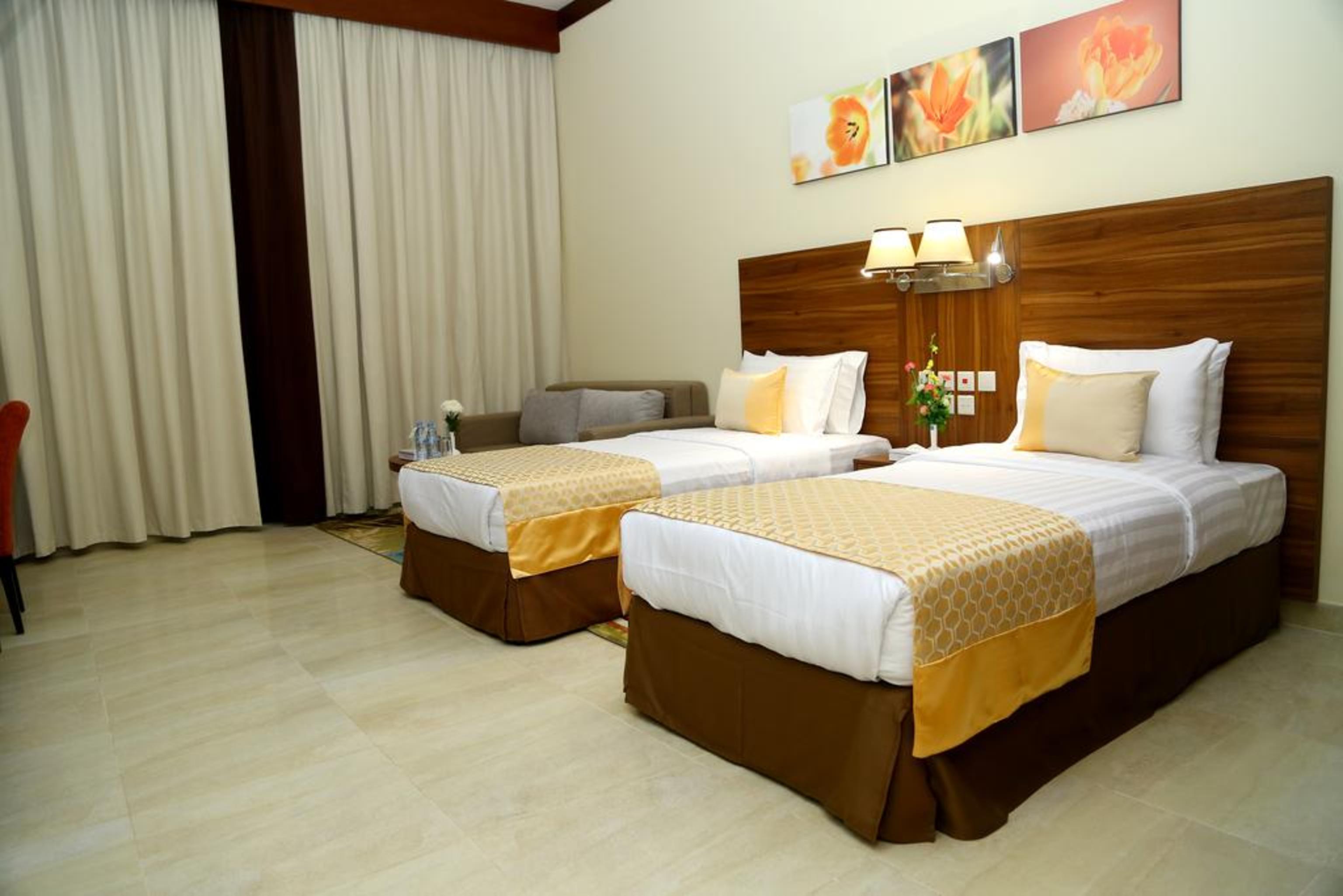 Tulip Al Barsha Hotel Apartment Dubái Exterior foto