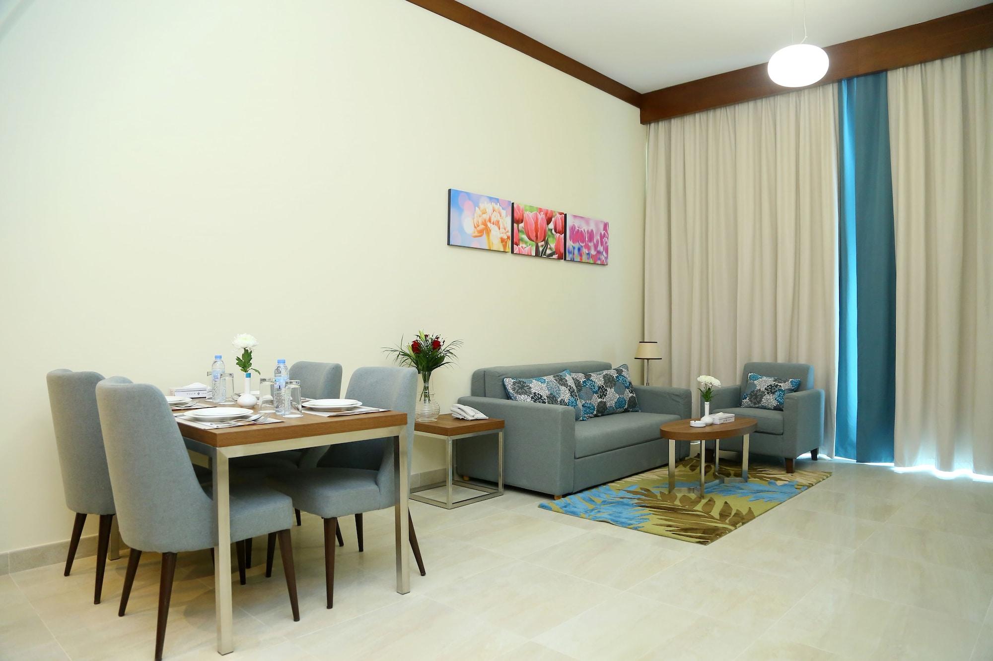Tulip Al Barsha Hotel Apartment Dubái Exterior foto
