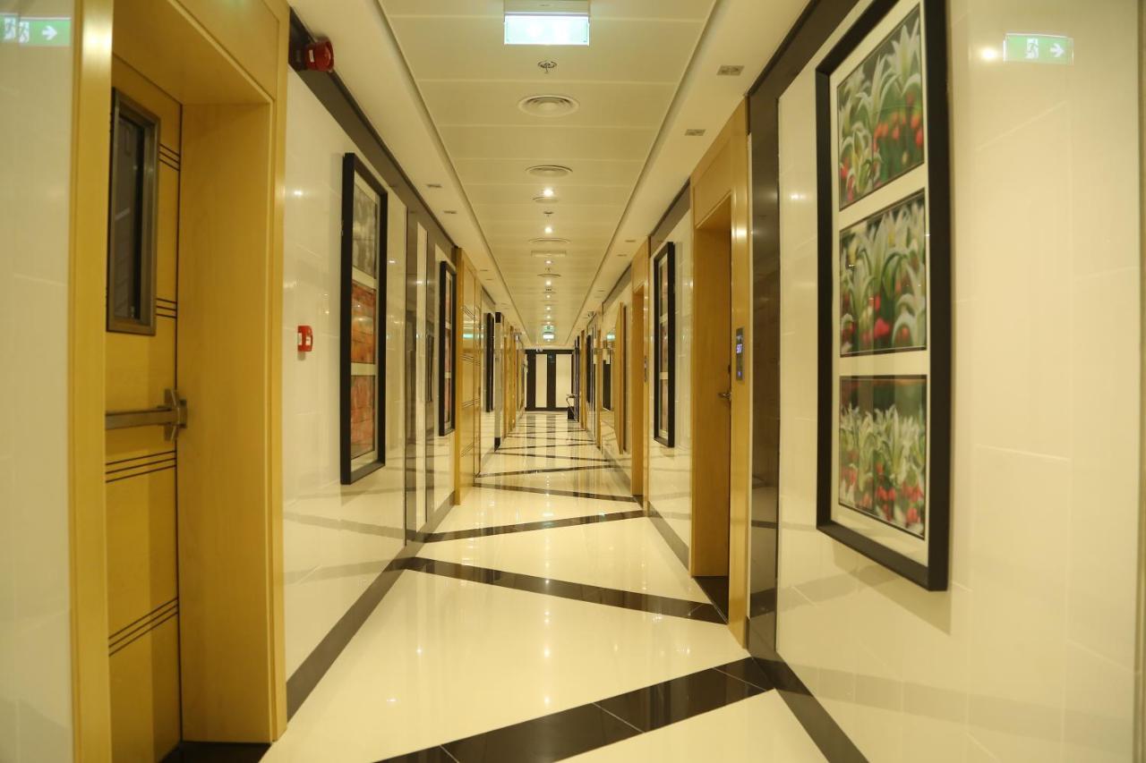 Tulip Al Barsha Hotel Apartment Dubái Exterior foto